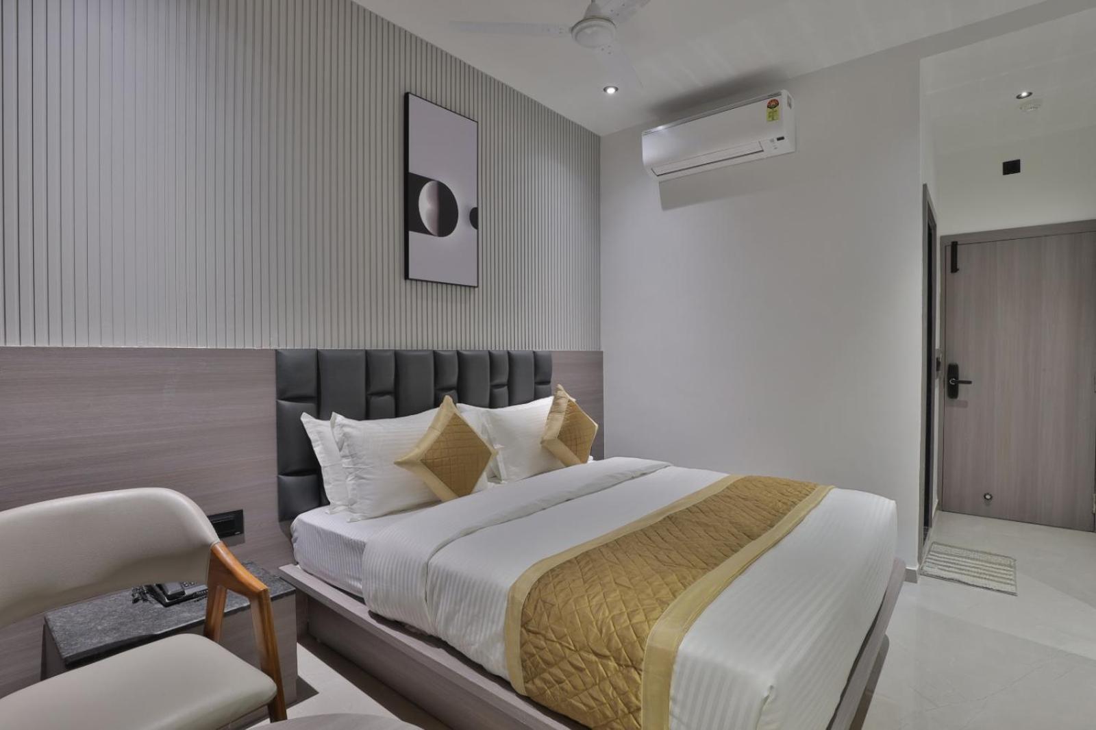 Hotel Legacy Ахмедабад Экстерьер фото
